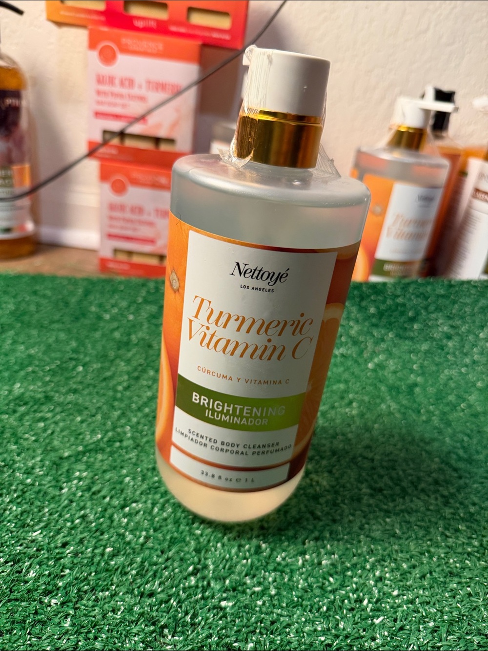 Nettoye Turmeric Vitamin C Brightening Body Cleanser - Orange/White